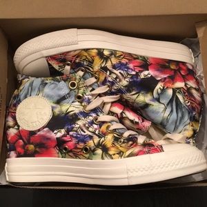 Never worn- Hawaiian print converse wedges sz 8